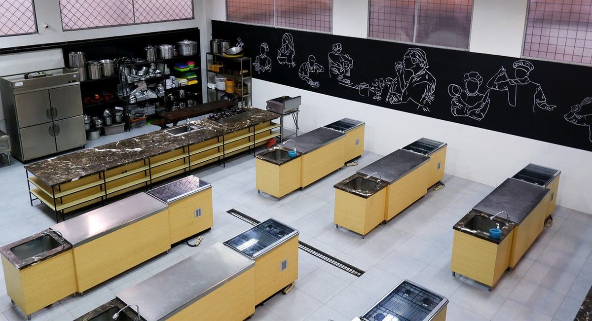 Hot kitchen station