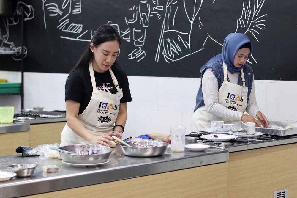 Kitchen class in session